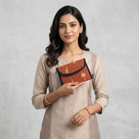 One main zippered compartment